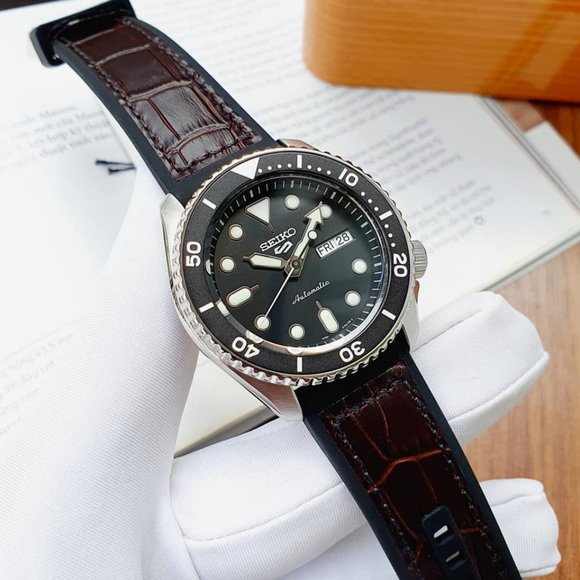 Seiko Black Steel Professional Leather Watch! - Picture 3 of 5